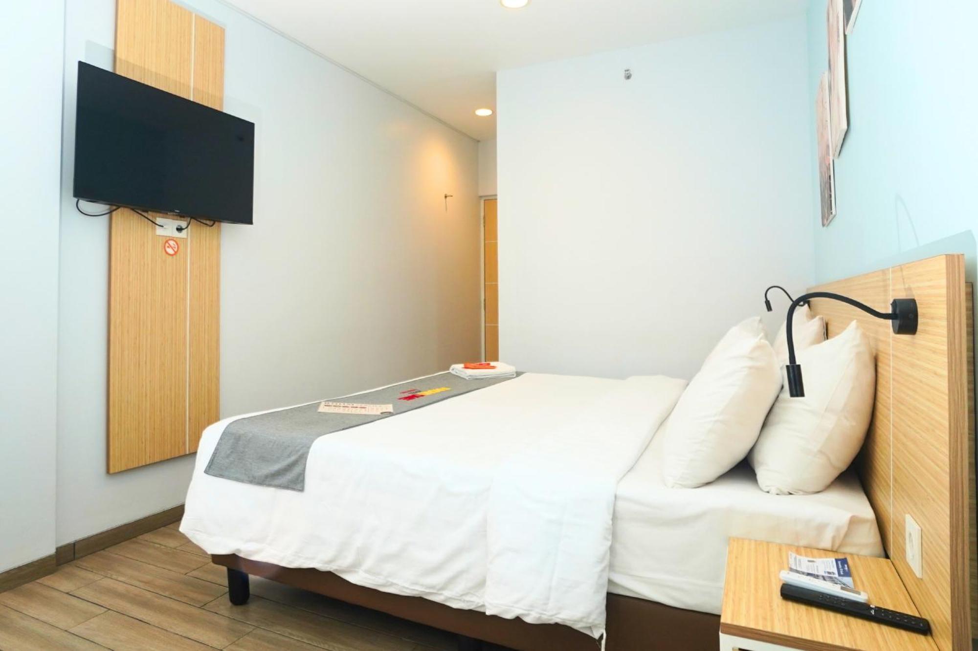 Front One Hotel Pasir Koja Bandung Exterior photo